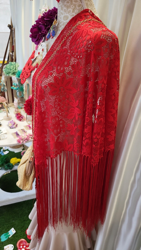 Manton encaje rojo
