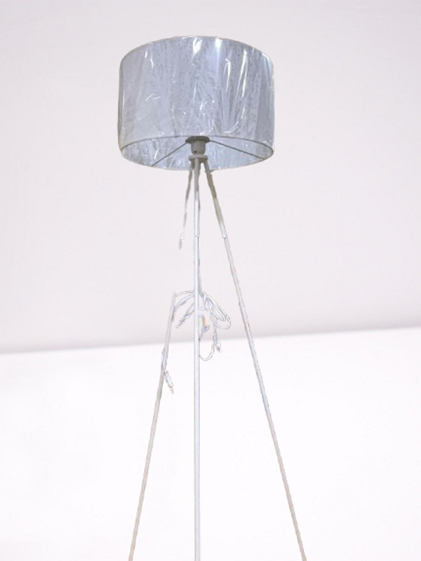 Lampara de pie blanca